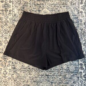 Vuori villa shorts (black)